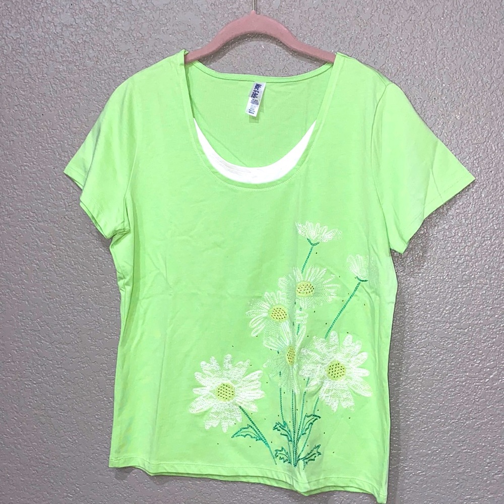 Mac & Belle cheerful daisies fun tee shirt size M